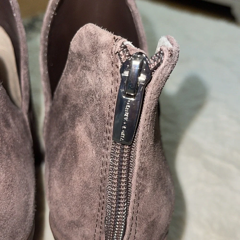 Vince Camuto Gigietta Women’s Brown Suede Back Zip Chelsea Booties NWOB